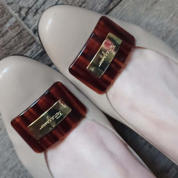 Vintage Salvatore Ferragamo Beige Leather Pumps - Picture 16 of 16